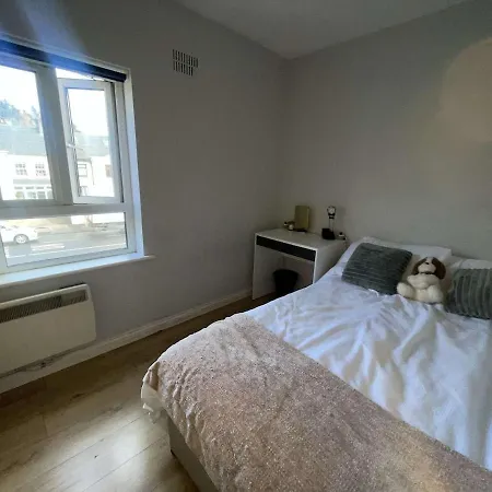 - 4 Bed & Free Parking * Galway