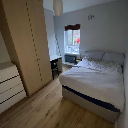 - 4 Bed & Free Parking