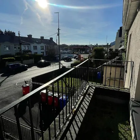 Apartment - 4 Bed & Free Parking *