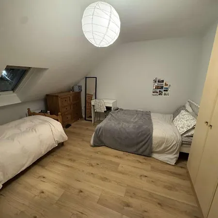 - 4 Bed & Free Parking 아파트 *